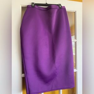 Purple skirt size XL.like new, scuba material